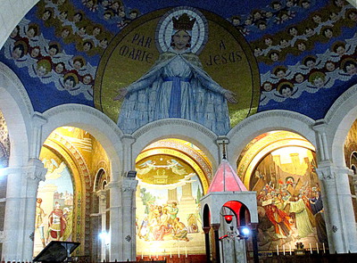 Intérieur des Basiliques de Lourdes -- 07/01/17