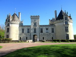 Le Château de Brézé et ses forteresses souterraines